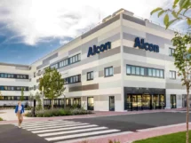 Augenoptik: Kontaktlinsenhersteller Alcon feiert Standorterweiterung