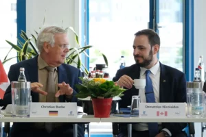 Deutsch-kanadischer Austausch Kanadas Bildungsminister Demetrios Nicolaides zu Gast am Campus Hörakustik in Lübeck