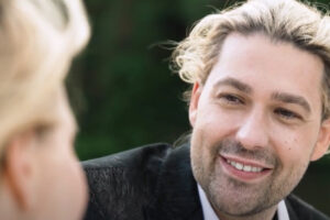 Hörgeräte erleben: Star-Violinist David Garrett mit Moderatorin Tanja Bülter