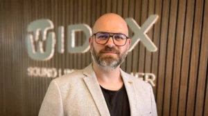 Neuer Head of Audiology Adam Schwarz wechselt zu Widex