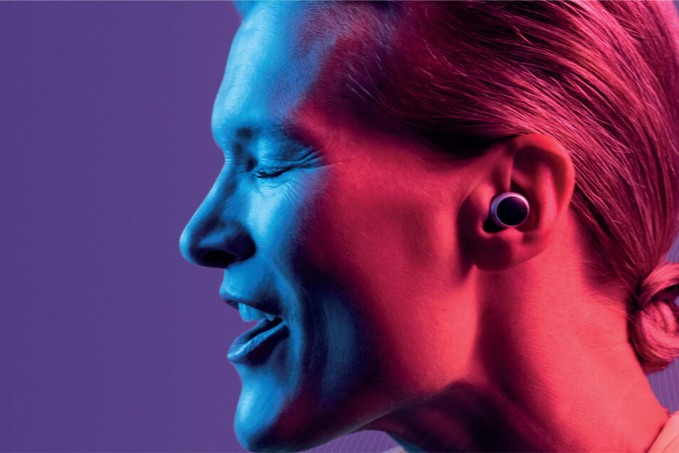 Im Ohr sieht Signia Active aus wie ein normaler Bluetooth Earbud. Im Inneren steckt aber High-Tech-Audiologie

Quelle: Signia